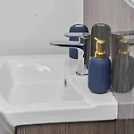 1br, Sleeps 3 - Wifi, Free Parking & Workspace * 리즈