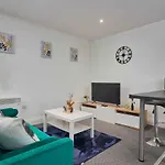 아파트 1br, Sleeps 3 - Wifi, Free Parking & Workspace *