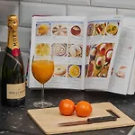 아파트 1br, Sleeps 3 - Wifi, Free Parking & Workspace 리즈