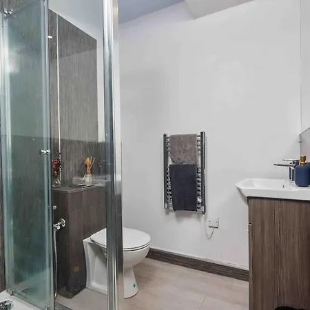 Ideal For Long Term Relocations - Work & Family Stays - Free Parking 利兹