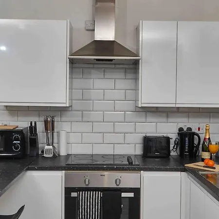 1br, Sleeps 3 - Wifi, Free Parking & Workspace 公寓 利兹