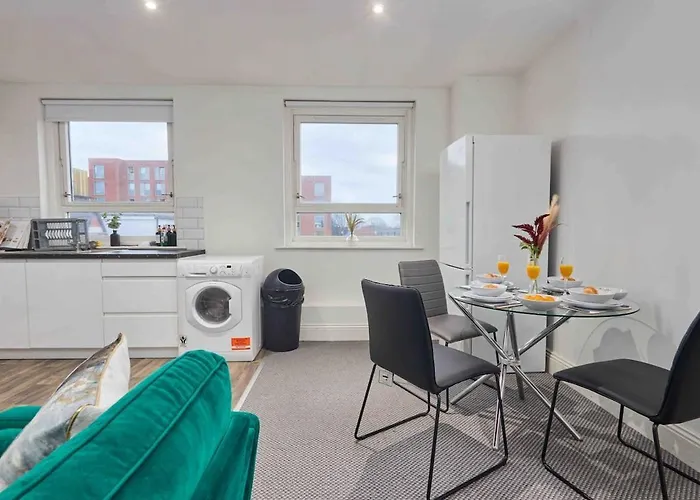 Central 1Br, Sleeps 3 - Wifi, Free Parking & Workspace Apartment