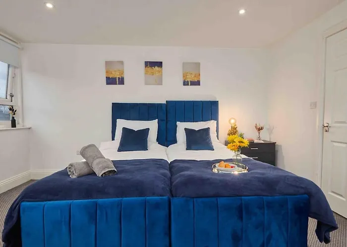 Central 1Br, Sleeps 3 - Wifi, Free Parking & Workspace Apartment