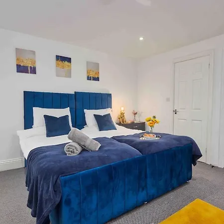 Central 1Br, Sleeps 3 - Wifi, Free Parking & Workspace *