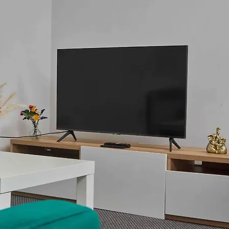 Ideal For Long Term Relocations - Work & Family Stays - Free Parking Apartment *