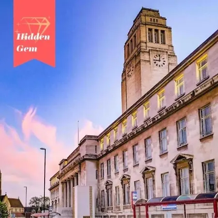 3 Beds - Centre - Free Parking & Wifi!