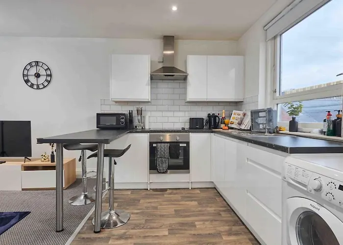Central 1Br, Sleeps 3 - Wifi, Free Parking & Workspace