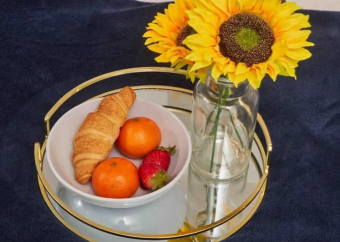 Central 1Br, Sleeps 3 - Wifi, Free Parking & Workspace *